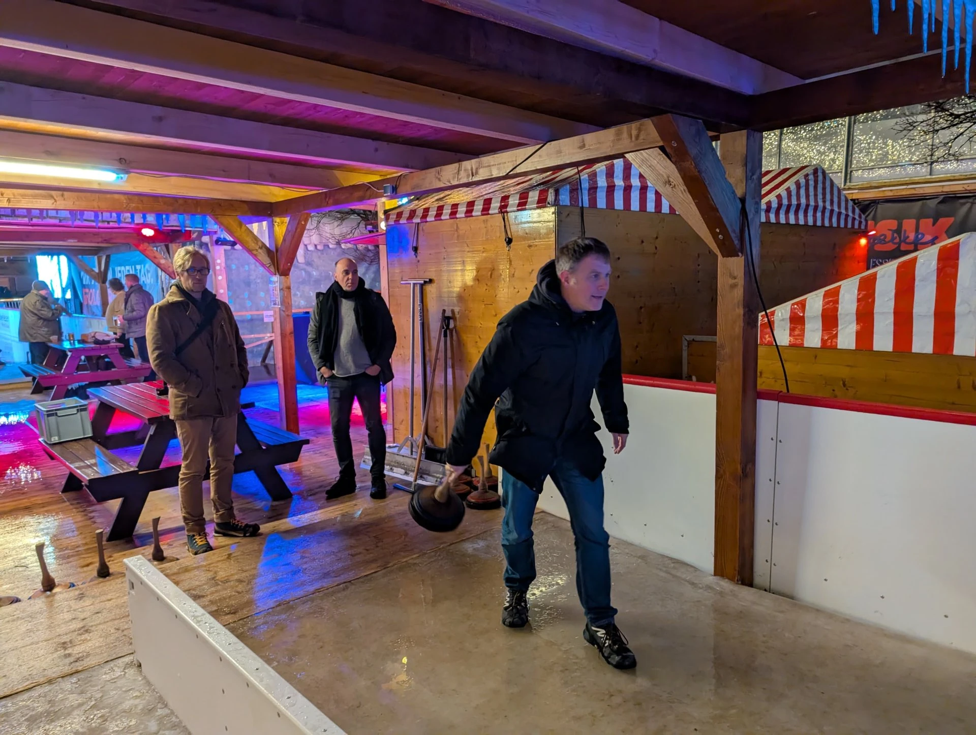DJV EMO Mitglieder beim Eisstockschießen