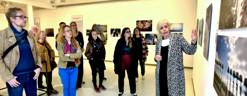 Führung durch die Ausstellung von Anja Niedringhaus